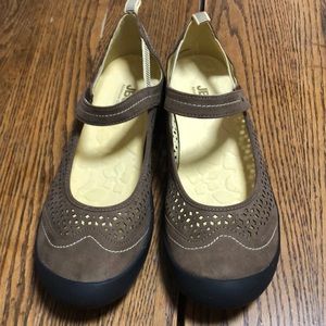 JBU women’s sandals 10